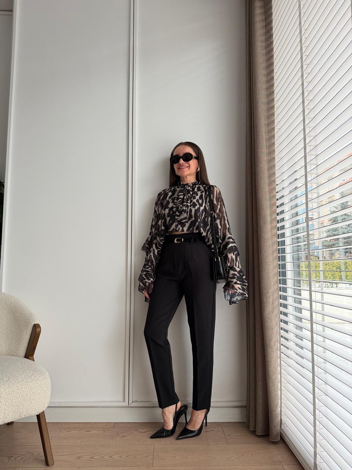 Siyah Leopar Desen Kol Detaylı Şifon Bluz 5024