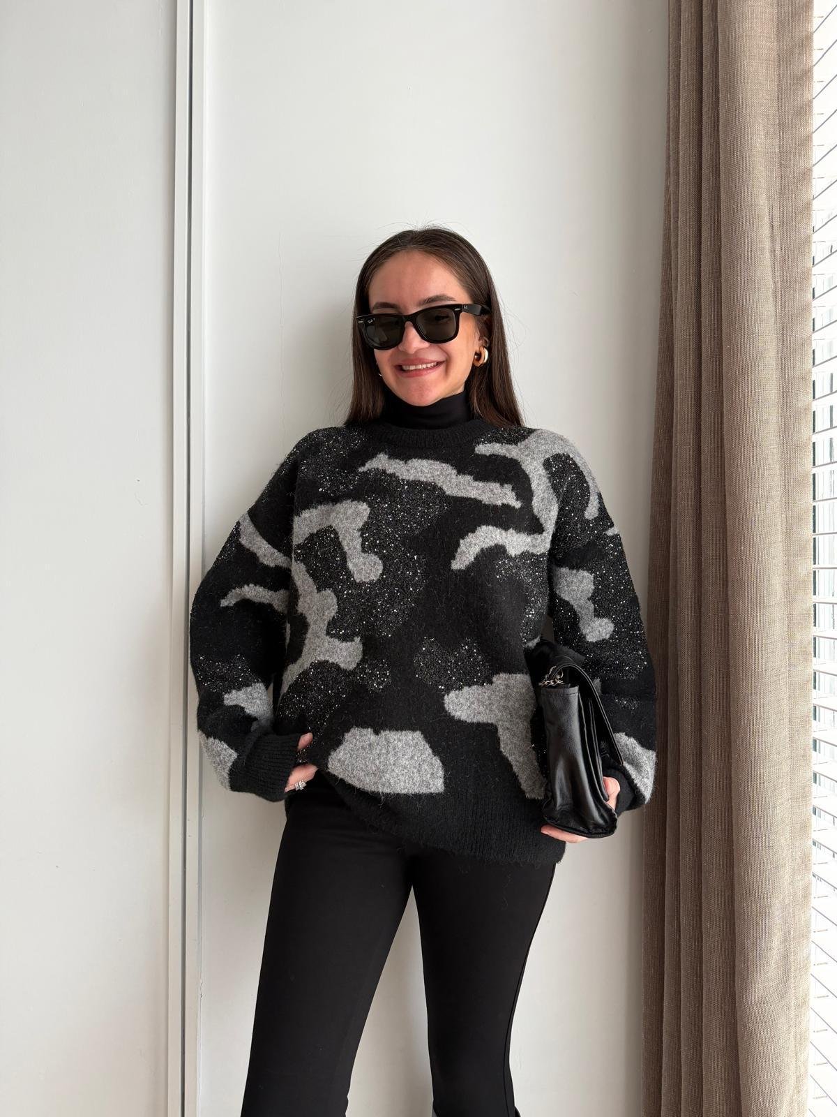 Siyah Leopar Desen Pul Detaylı Kazak 7713