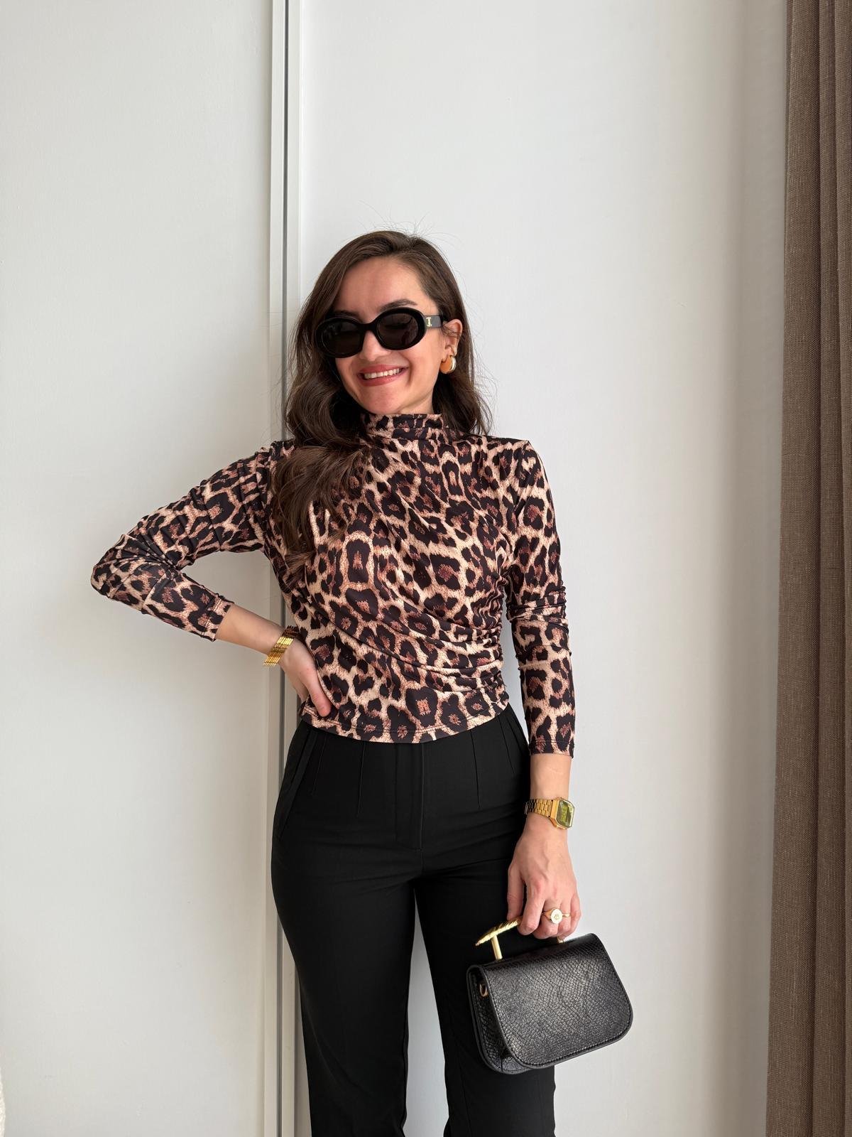 Siyah Leopar Desenli Büzgülü Bluz 1357