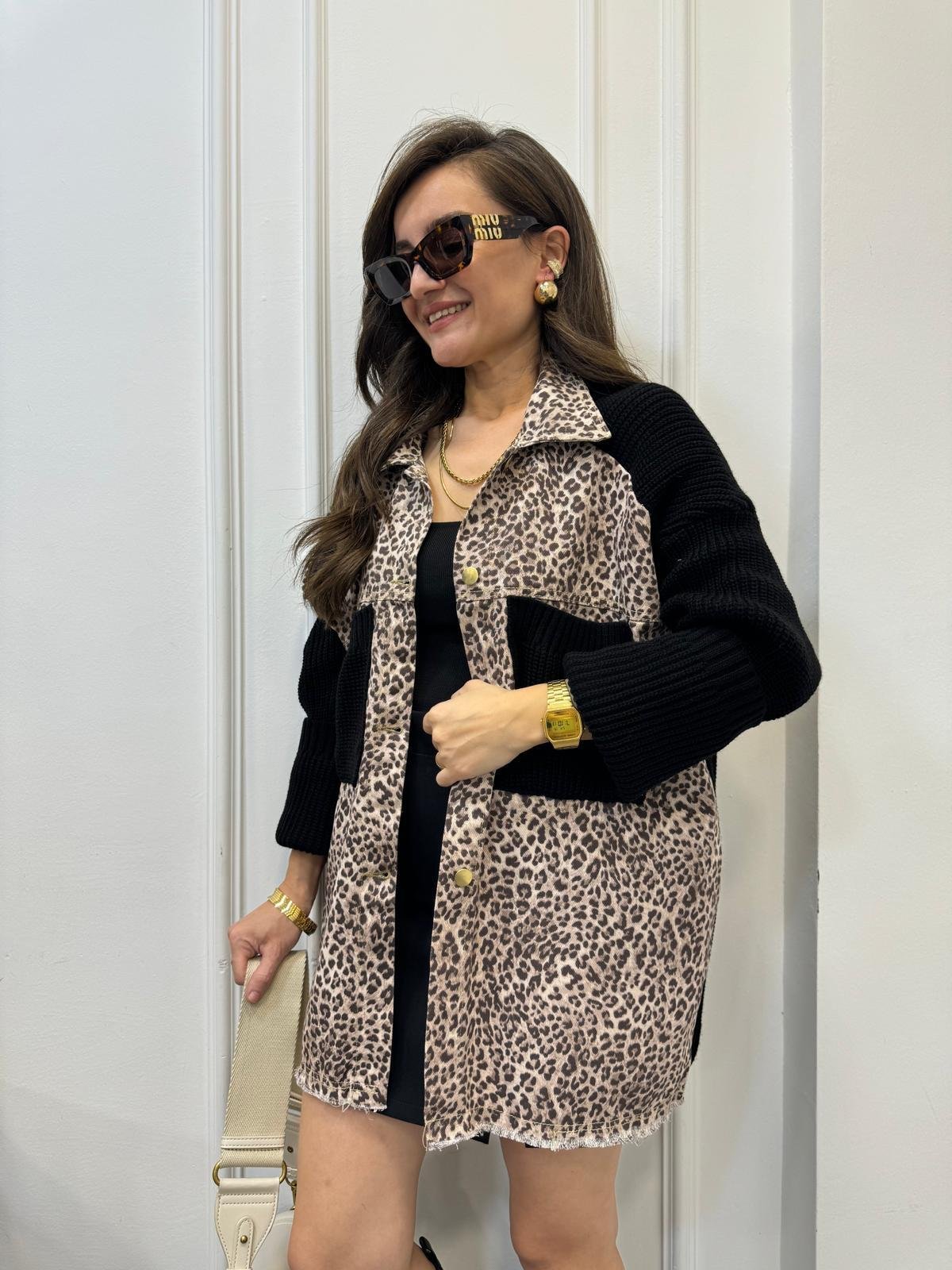 Siyah Leopar Desenli Gold Düğmeli Cepli Triko Ceket 14113