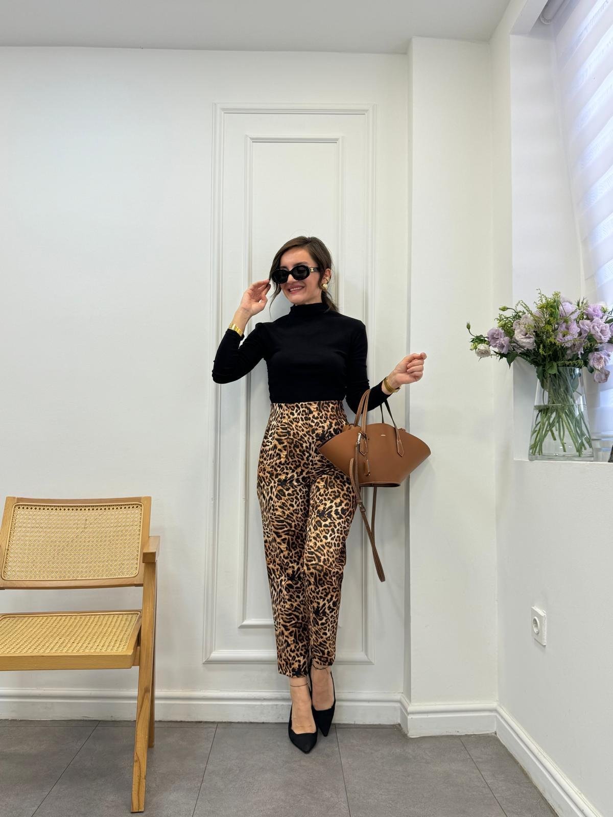 Siyah Leopar Desenli Önü Flotalı Kumaş Pantolon 5114