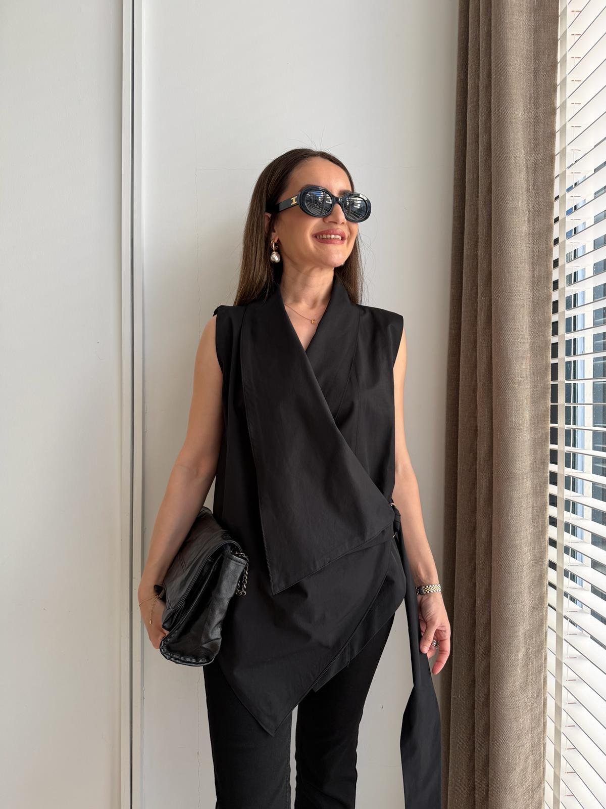 Siyah Marka Model Kruvaze Toka Detaylı Bluz L073