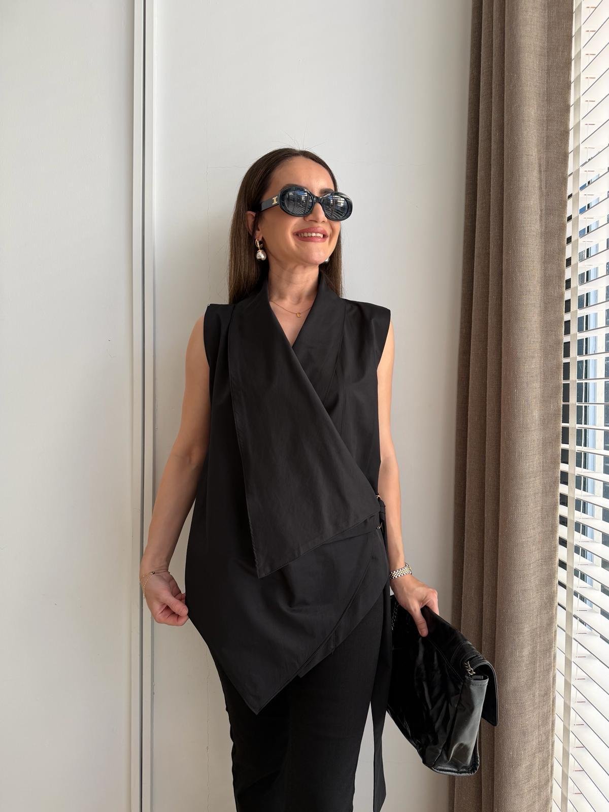 Siyah Marka Model Kruvaze Toka Detaylı Bluz L073