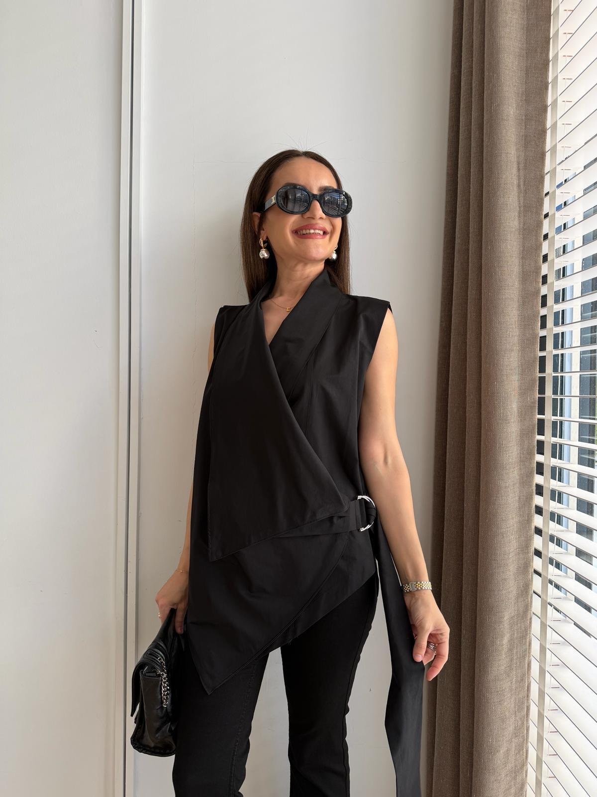 Siyah Marka Model Kruvaze Toka Detaylı Bluz L073