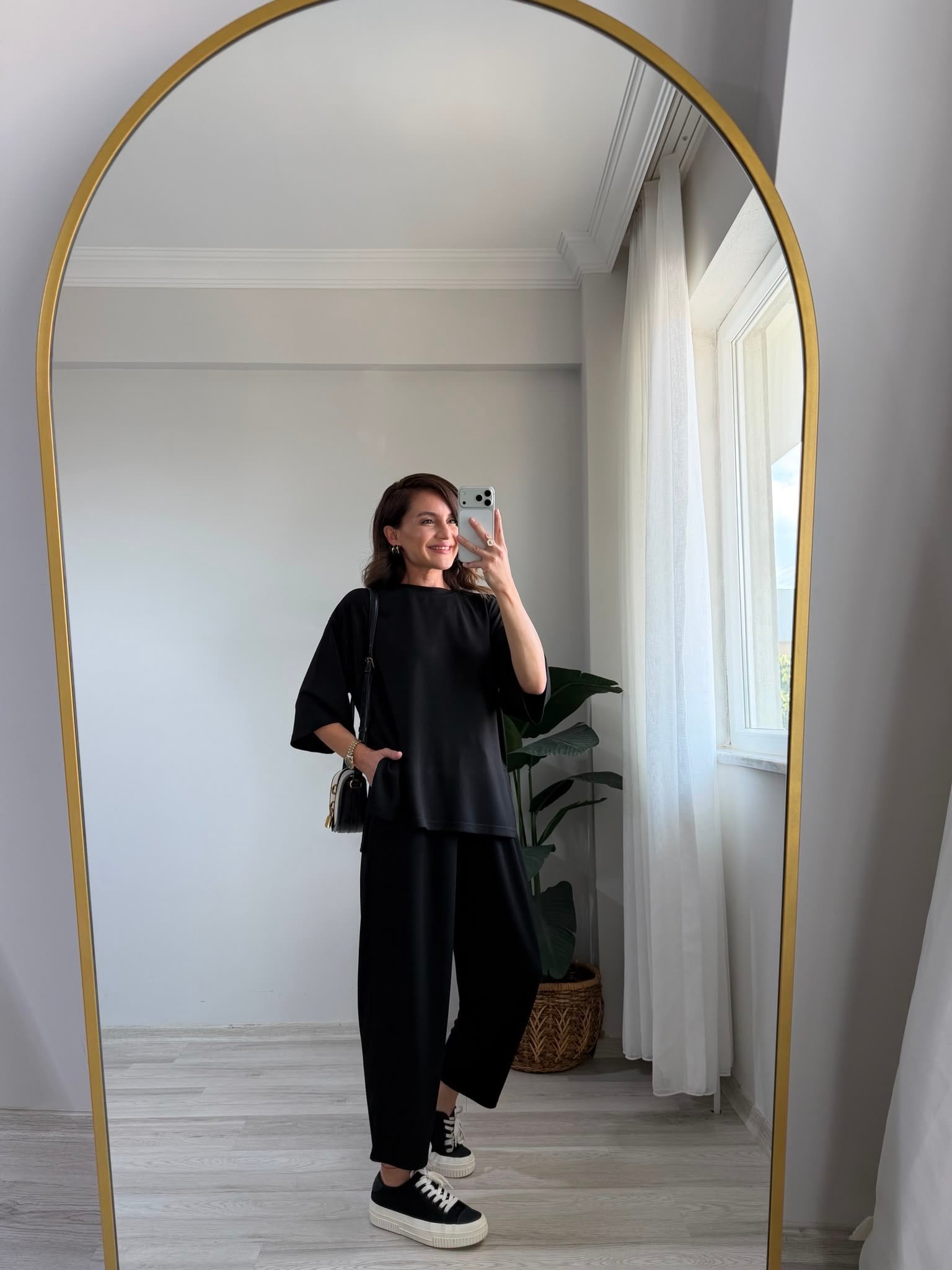 Siyah Modal Kumaş Yanları Yırtmaçlı Takım 11485