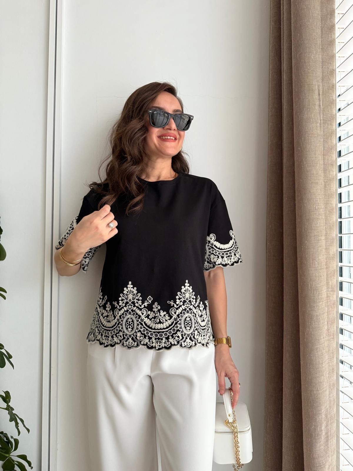 Siyah Nakış Detaylı Tasarım Tshirt 25193