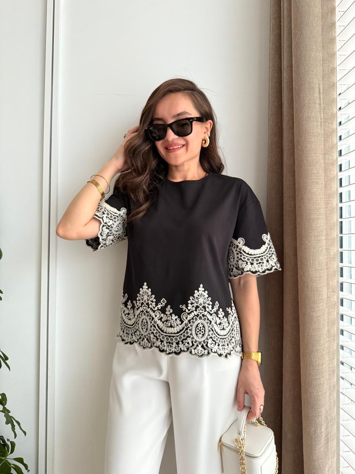 Siyah Nakış Detaylı Tasarım Tshirt 25193