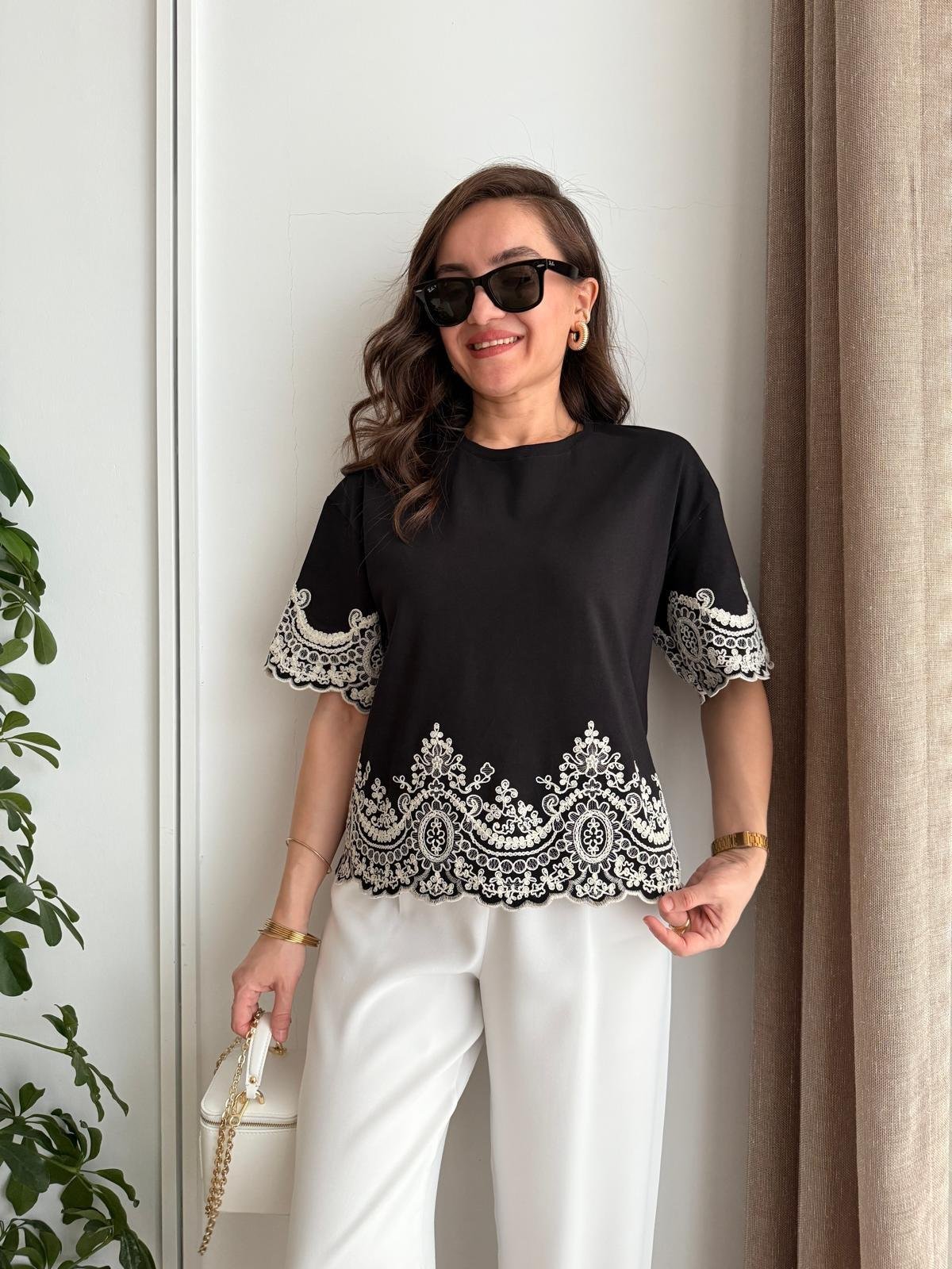 Siyah Nakış Detaylı Tasarım Tshirt 25193