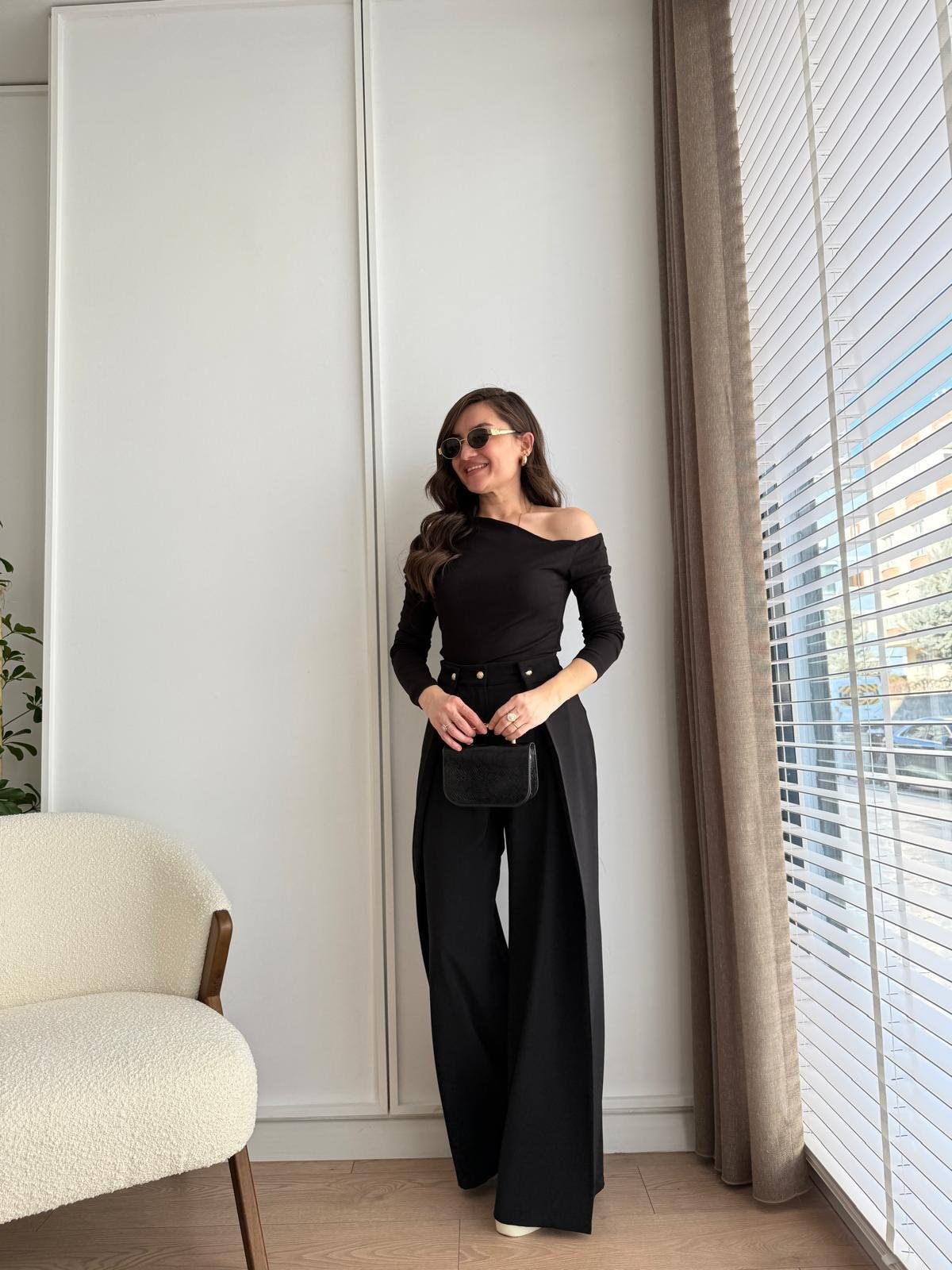Siyah Omuz Detaylı Özel Dokulu Bluz 16130