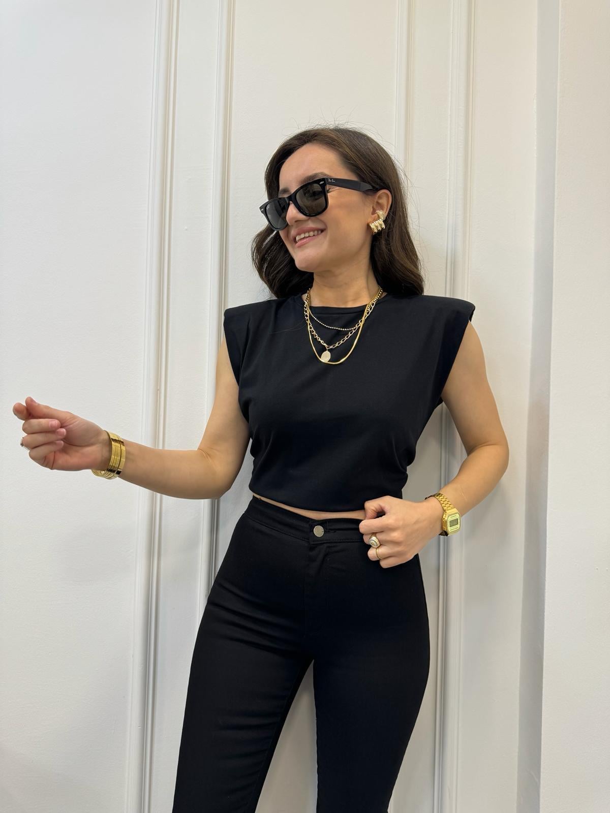 Siyah Omuz Vatkalı Oversize Tişört 1215