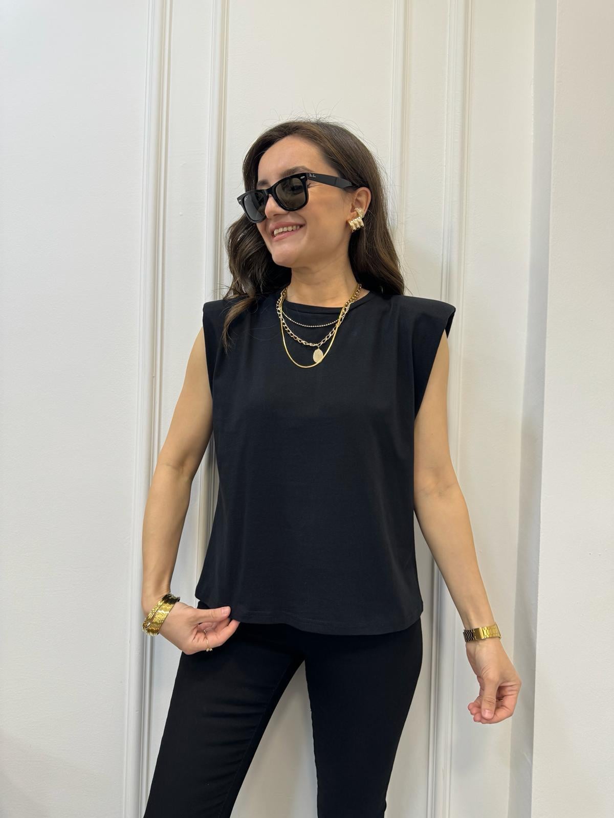 Siyah Omuz Vatkalı Oversize Tişört 1215