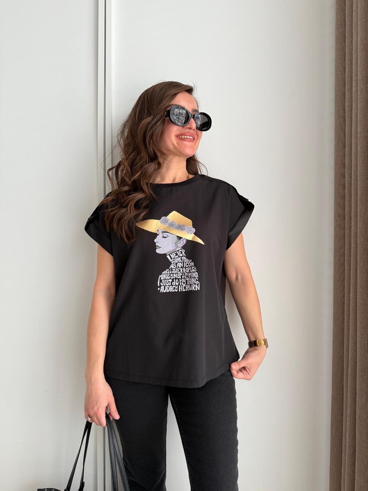 Siyah Omuz Ve Kol Detaylı Figürlü Tshirt 28595