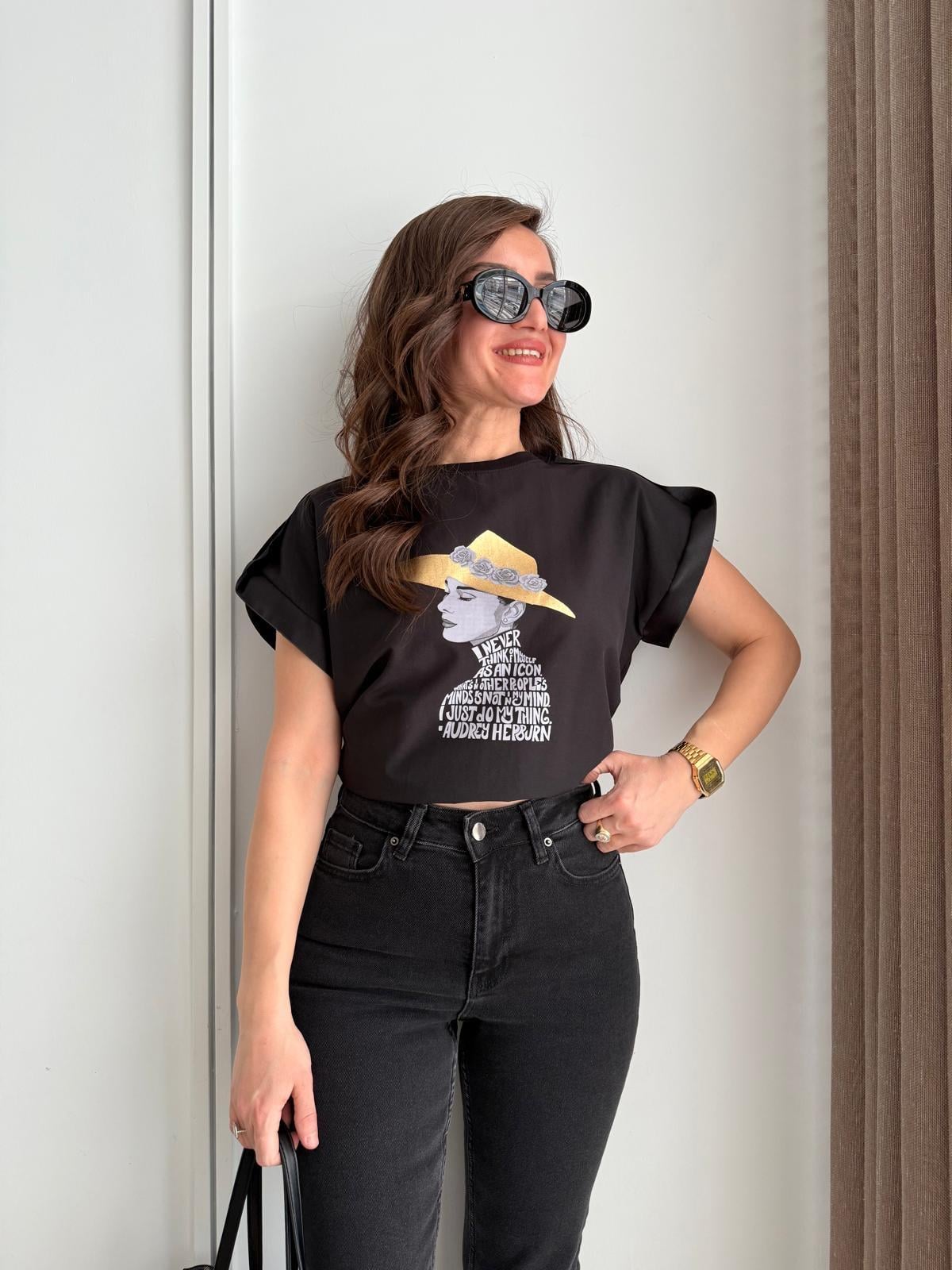 Siyah Omuz Ve Kol Detaylı Figürlü Tshirt 28595