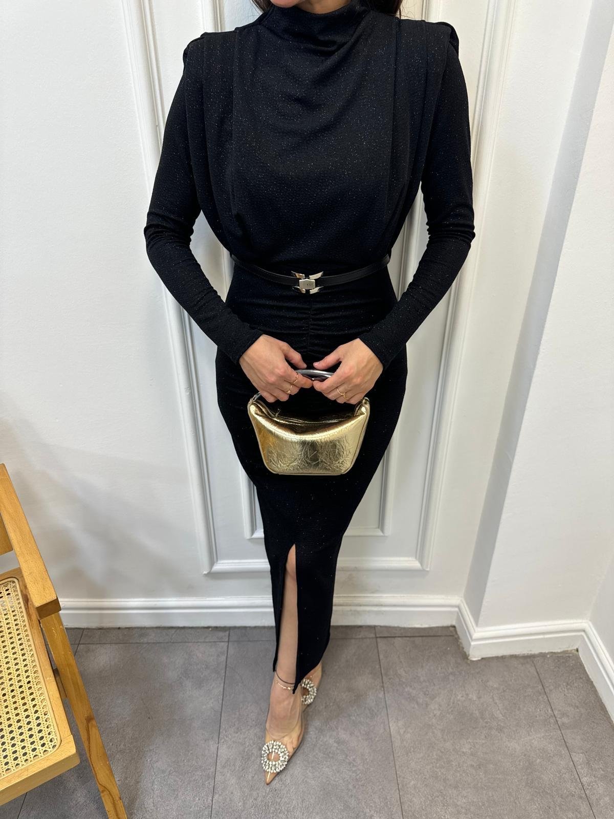 Siyah Ön Drapeli Dik Yaka Kemerli Simli Elbise 3625