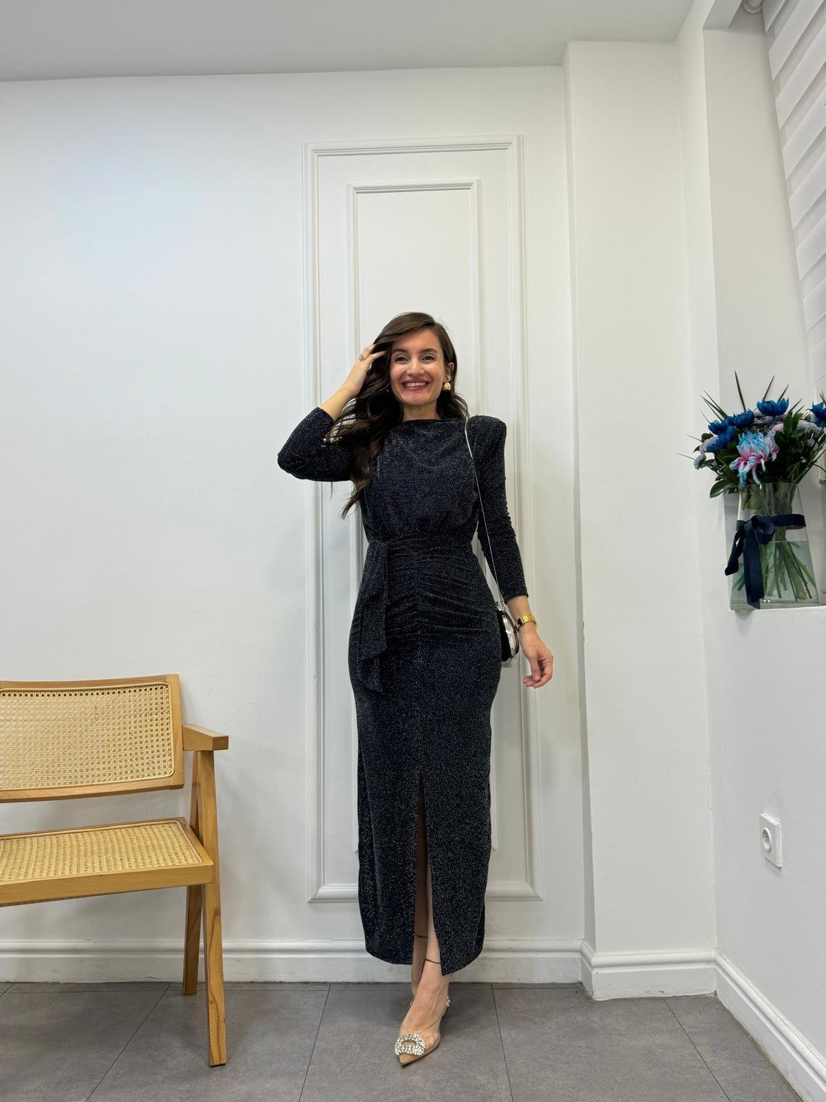 Siyah Ön Drapeli Vatkalı Simli Elbise 4437