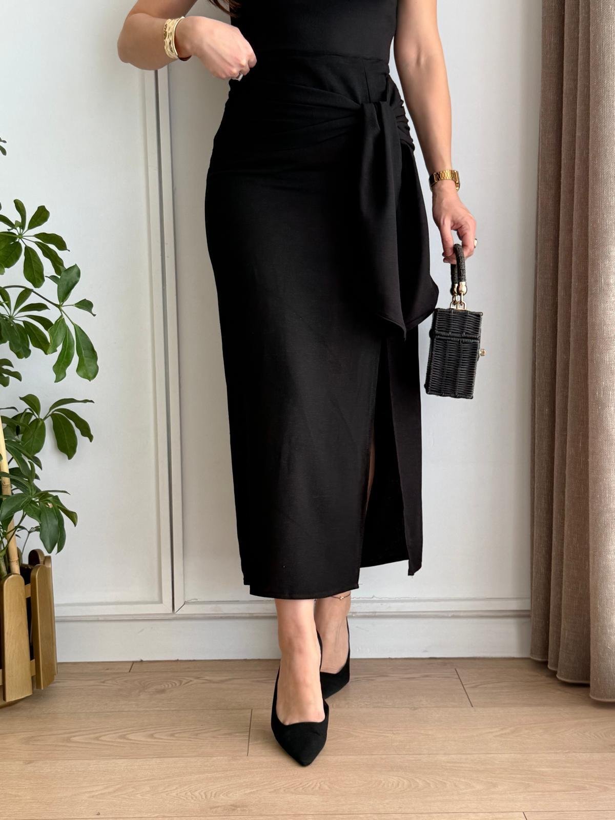Siyah Önü Bağlama Detaylı Yırtmaçlı Keten Etek 03348