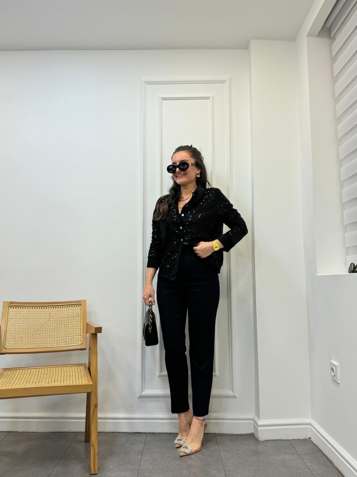 Siyah Önü Düğmeli Payetli Tasarım Hırka 35524
