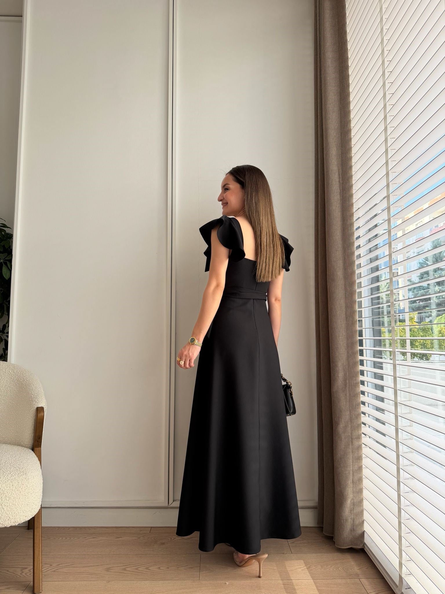 Siyah Önü Volanlı Kemerli Elbise 4052