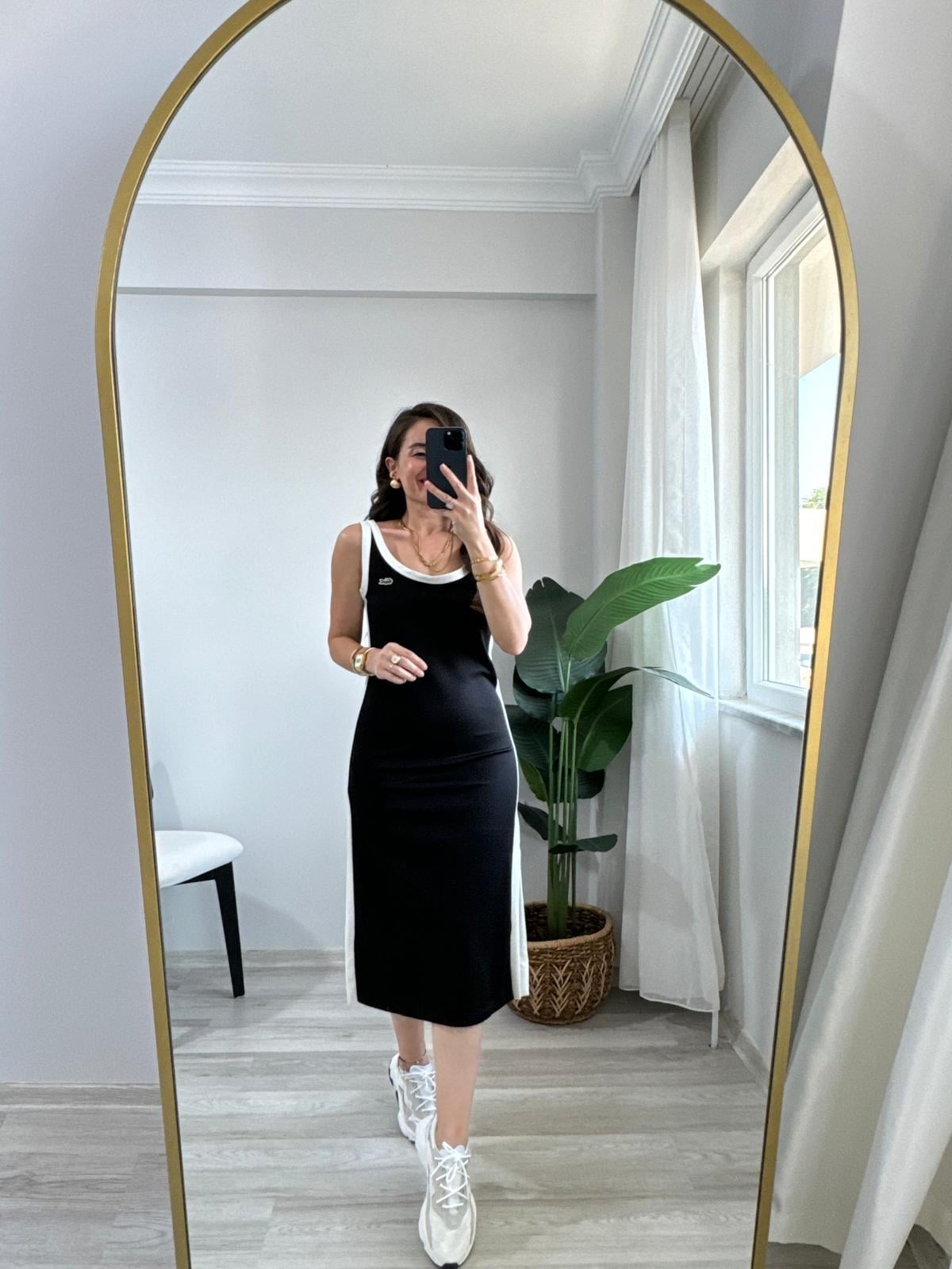 Siyah Orjinal Marka Yan Şeritli Sıfır Kol Yırtmaçlı Elbise 1601