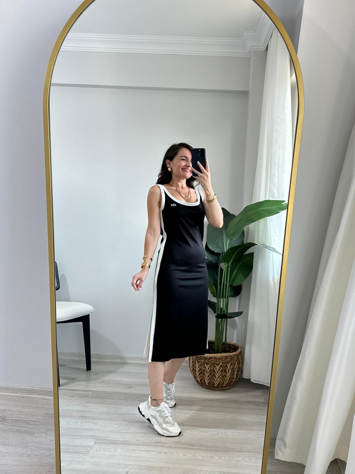 Siyah Orjinal Marka Yan Şeritli Sıfır Kol Yırtmaçlı Elbise 1601