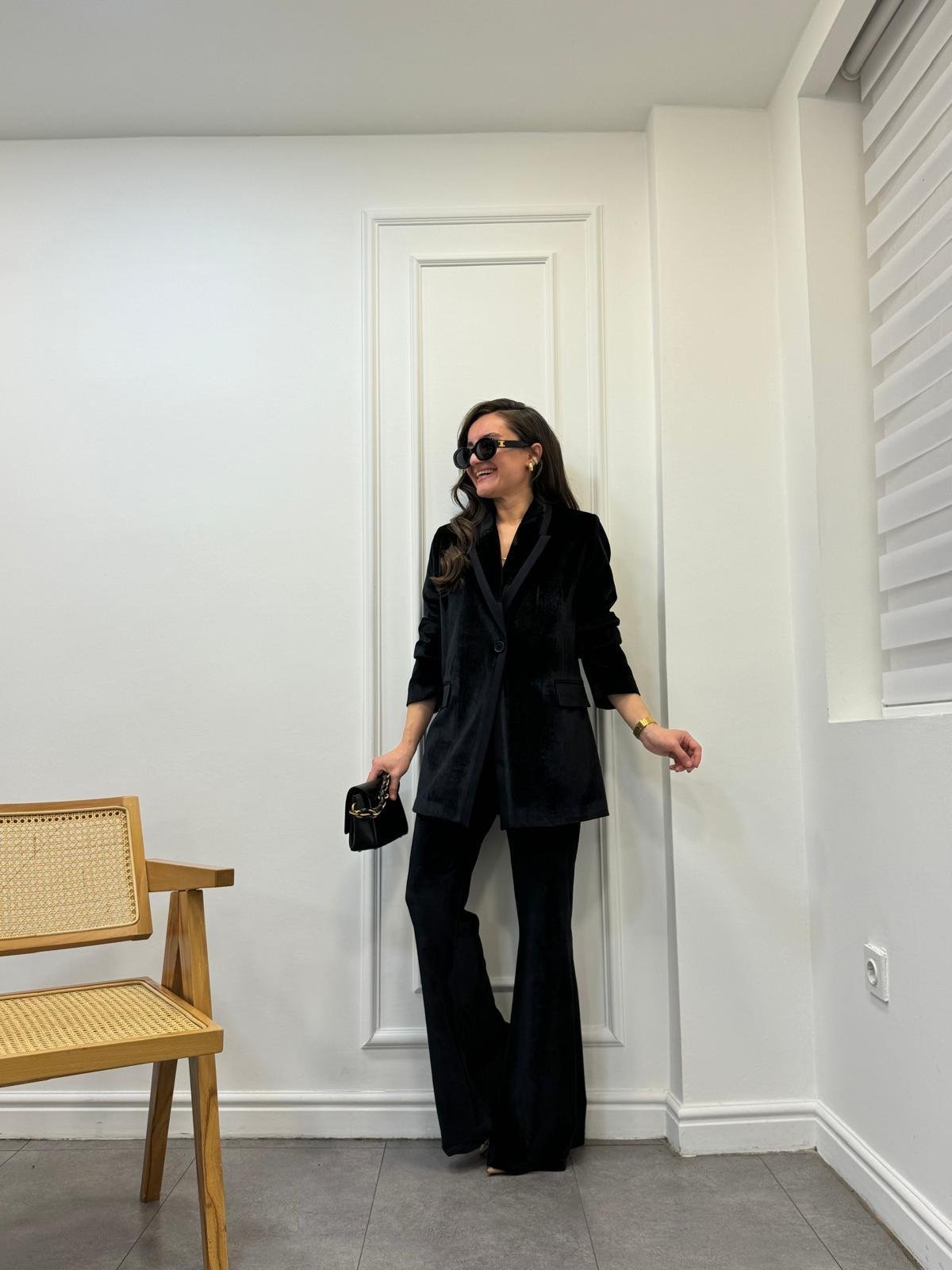 Siyah Özel Marka Kruvaze Yaka Biyeli Kadife Blazer Pantolon Takım 2561