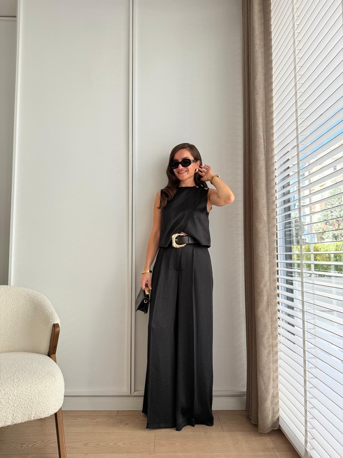 Siyah Parlak Kumaş Kemerli Pantolon Bluz Takım 17028