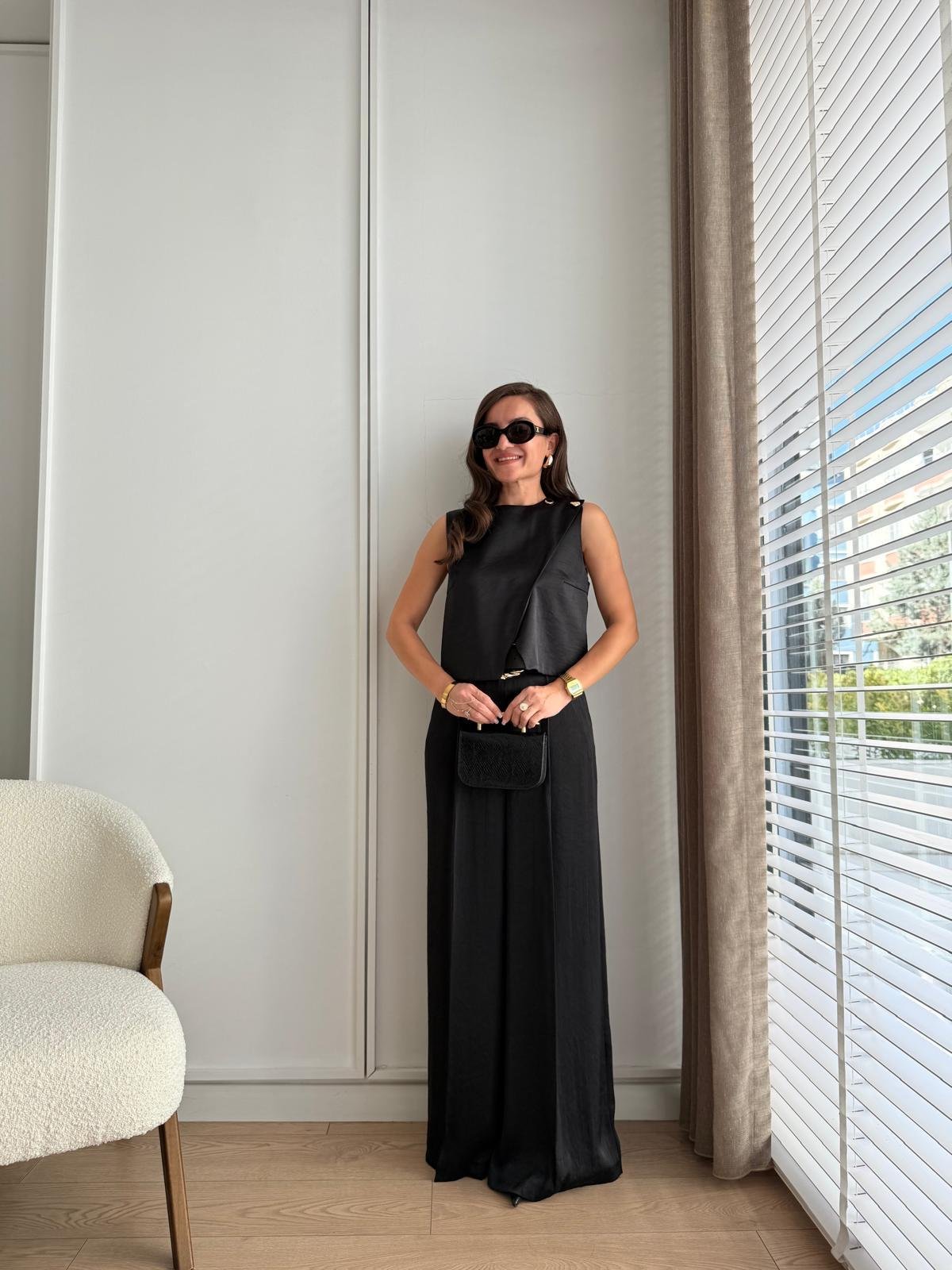 Siyah Parlak Kumaş Kemerli Pantolon Bluz Takım 17028
