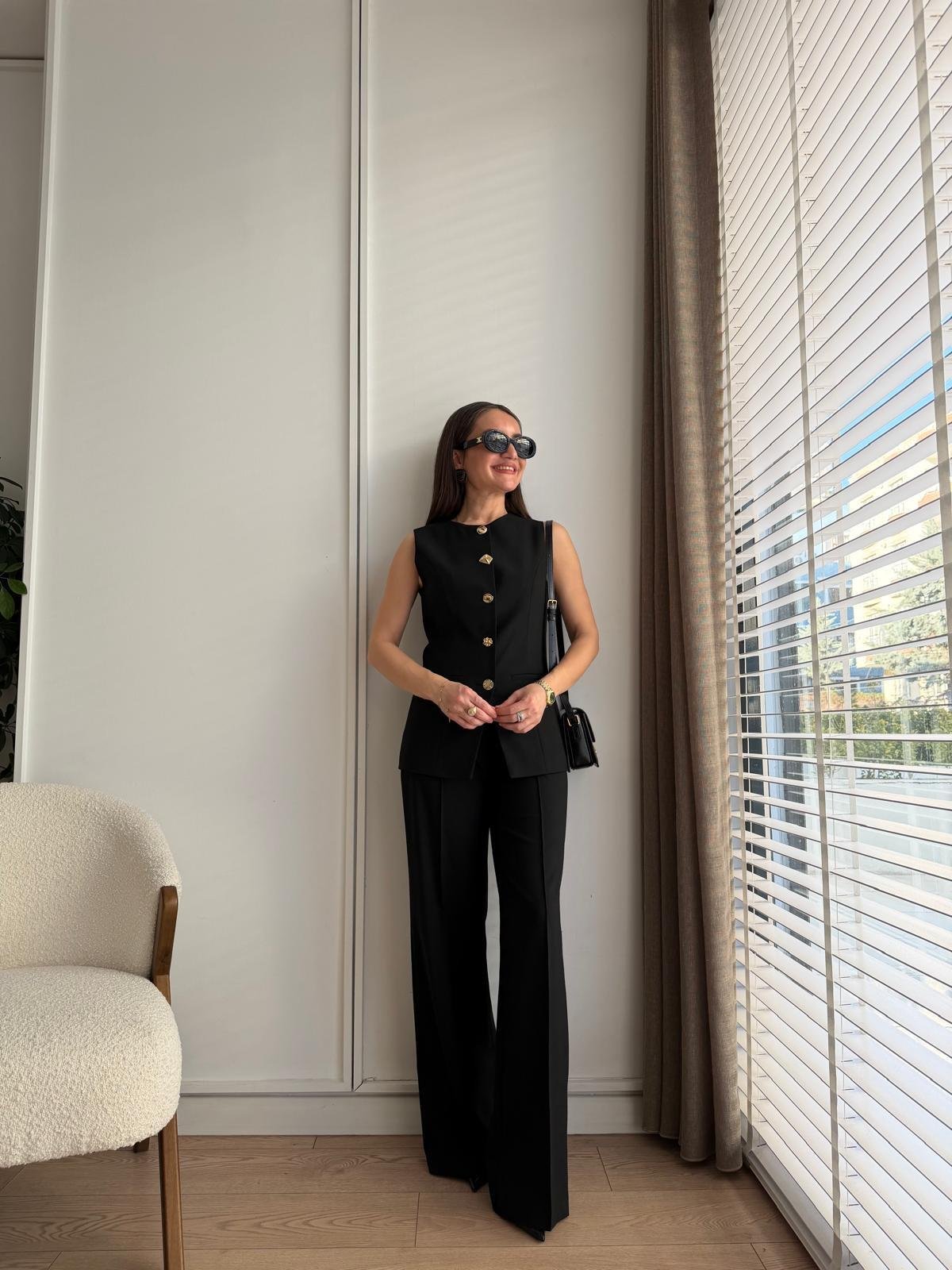 Siyah Premium Seri Düğme Detaylı Yelekli Takım 9193
