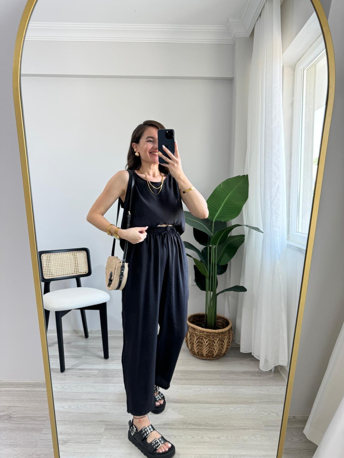 Siyah Sıfır Kol Bluz Pantolon Takım 3089