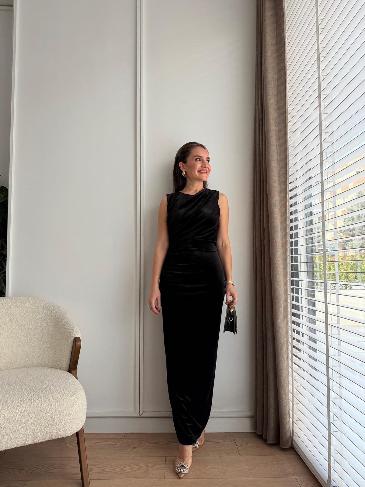 Siyah Sıfır Kol Drape Detaylı Kadife Elbise 0513
