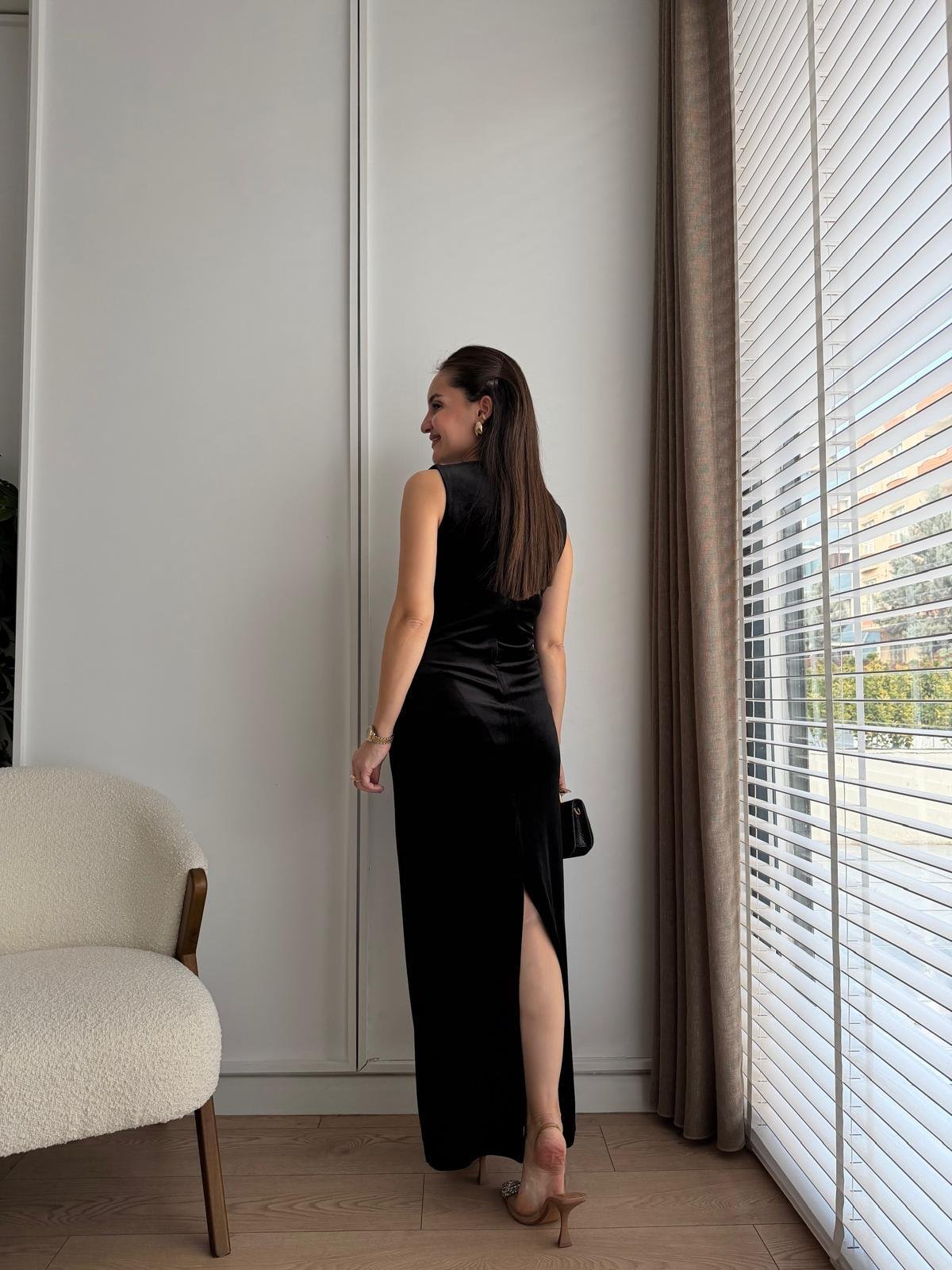 Siyah Sıfır Kol Drape Detaylı Kadife Elbise 0513