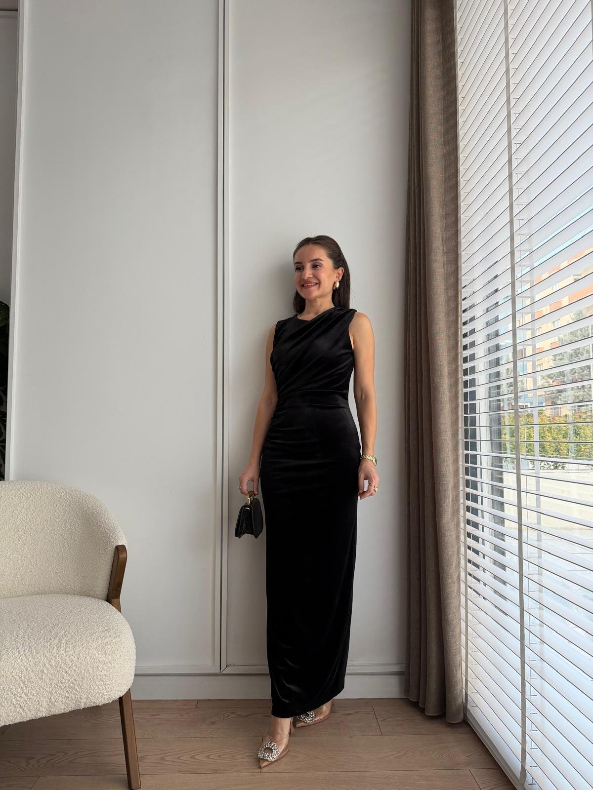Siyah Sıfır Kol Drape Detaylı Kadife Elbise 0513