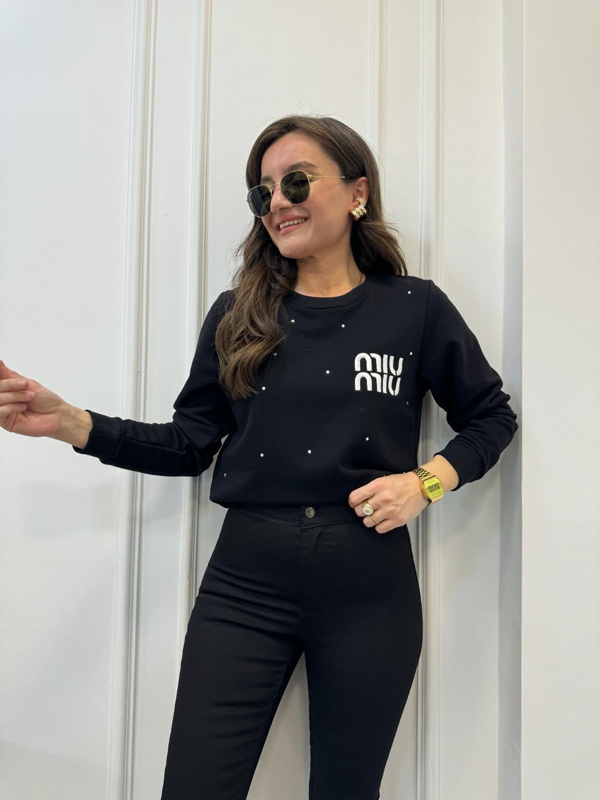 Siyah Taş Detaylı Orjinal Marka Nakışlı Sweatshirt 2036