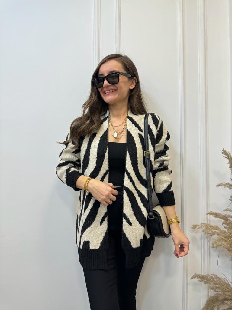 Siyah Taş Zebra Desen Yün Hırka 3190