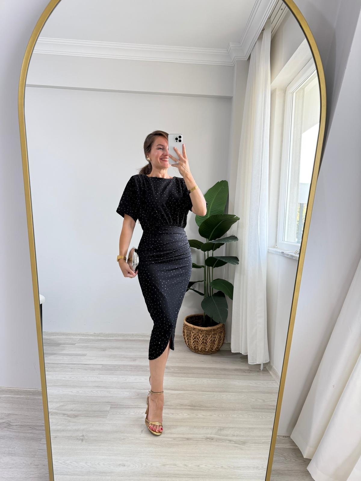 Siyah Taşlı Drape Detaylı Yarımkol Elbise 1313