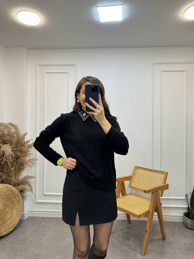 Siyah Taşlı Gömlek Yaka Triko Kazak TK231171