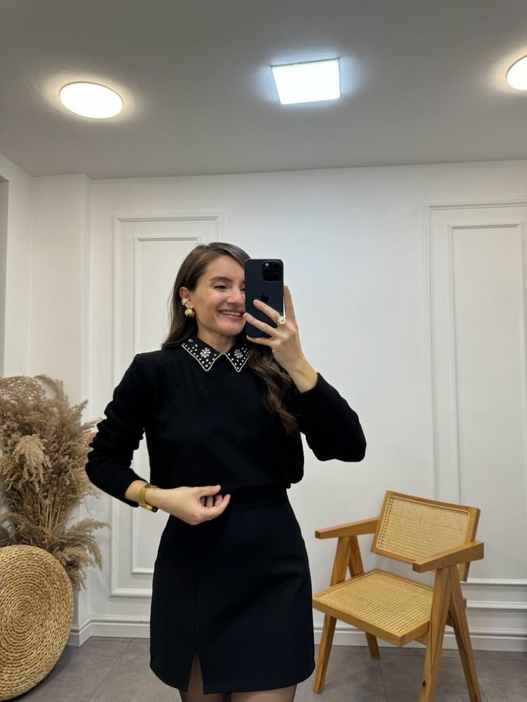 Siyah Taşlı Gömlek Yaka Triko Kazak TK231171