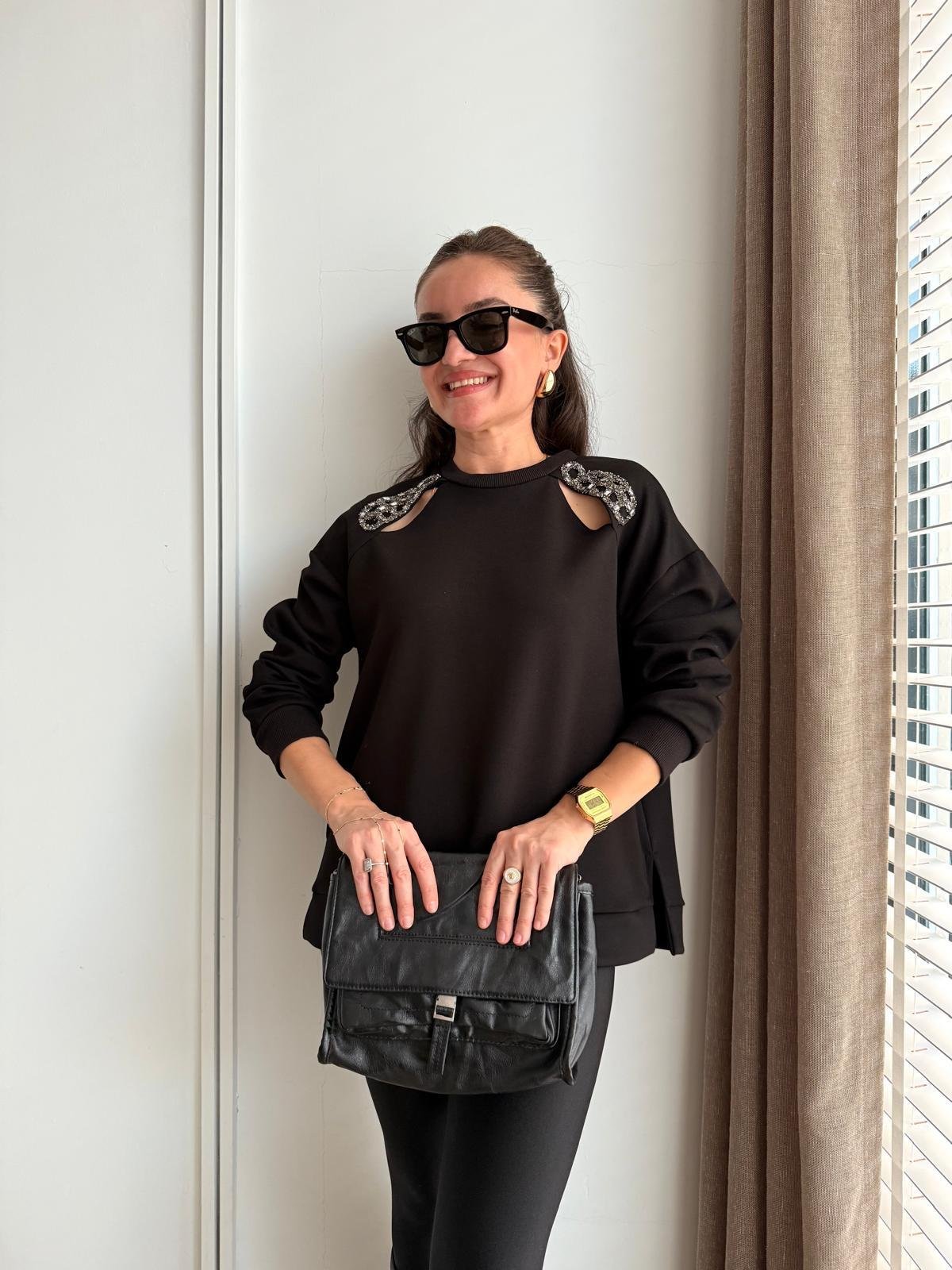 Siyah Taşlı Omuz Detaylı Sweatshirt 0202