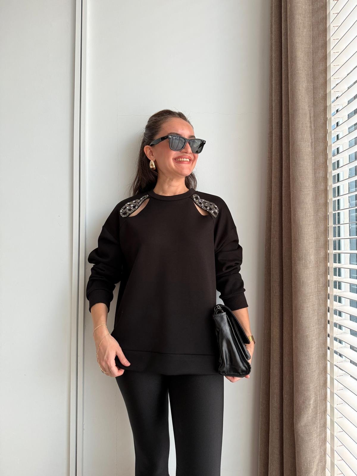 Siyah Taşlı Omuz Detaylı Sweatshirt 0202