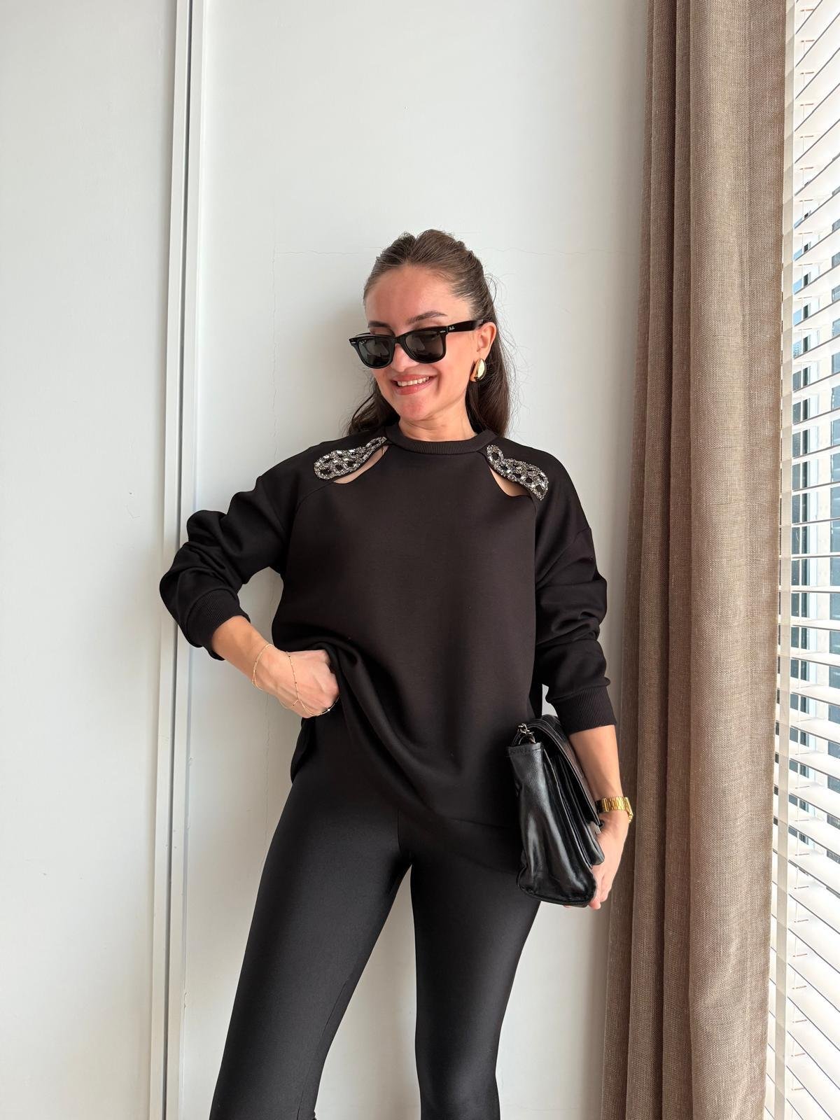 Siyah Taşlı Omuz Detaylı Sweatshirt 0202