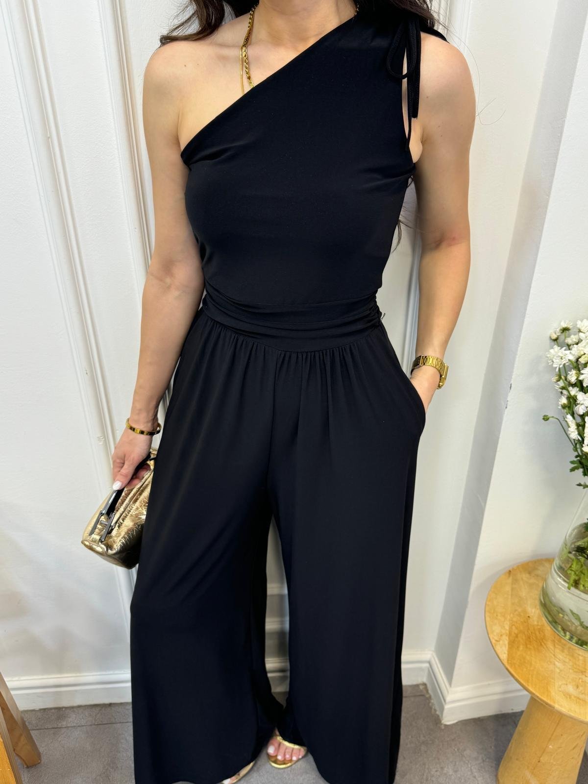 Siyah Tek Omuz Bel Drape Detaylı Tulum 9133