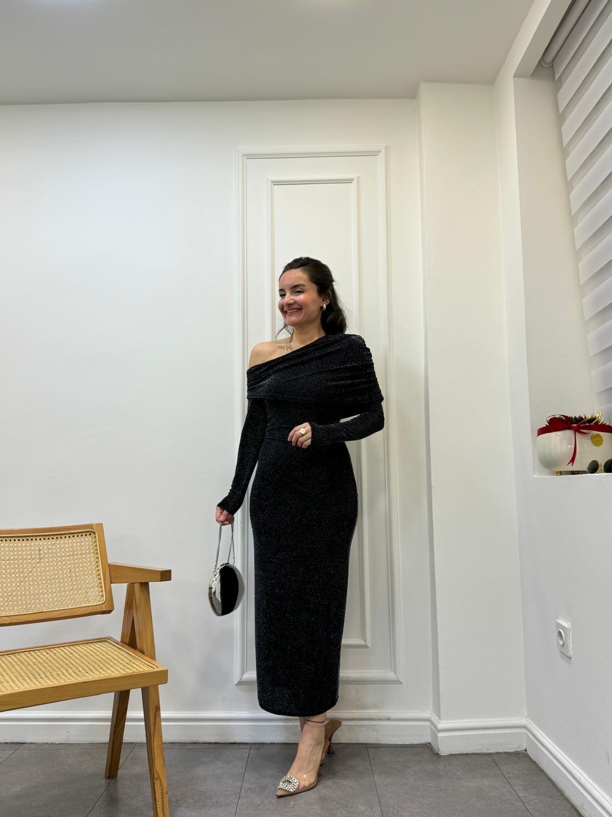 Siyah Tek Omuz Drape Detaylı Simli Elbise 4485