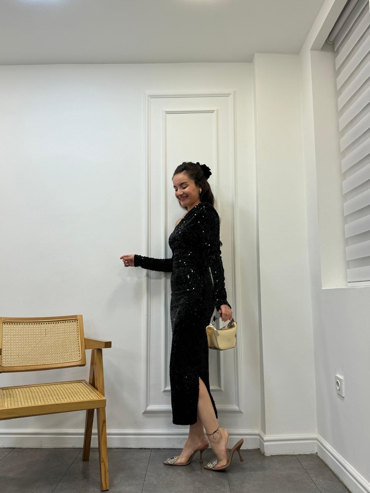 Siyah Tek Omuz Ön Drapeli Payetli Elbise 3650