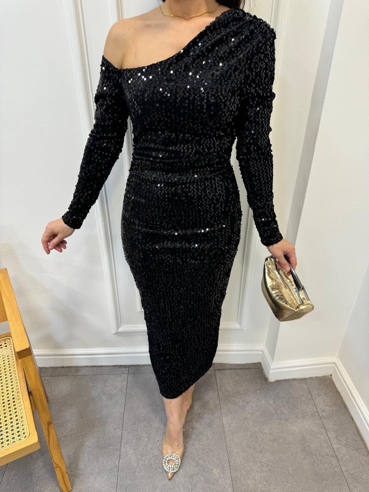 Siyah Tek Omuz Ön Drapeli Payetli Elbise 3650