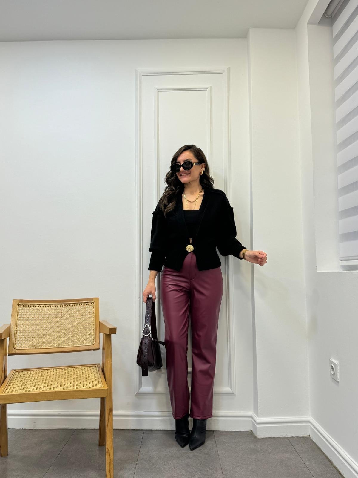 Siyah Ters Dikişli Gold Düğme Detaylı Triko Hırka 241065