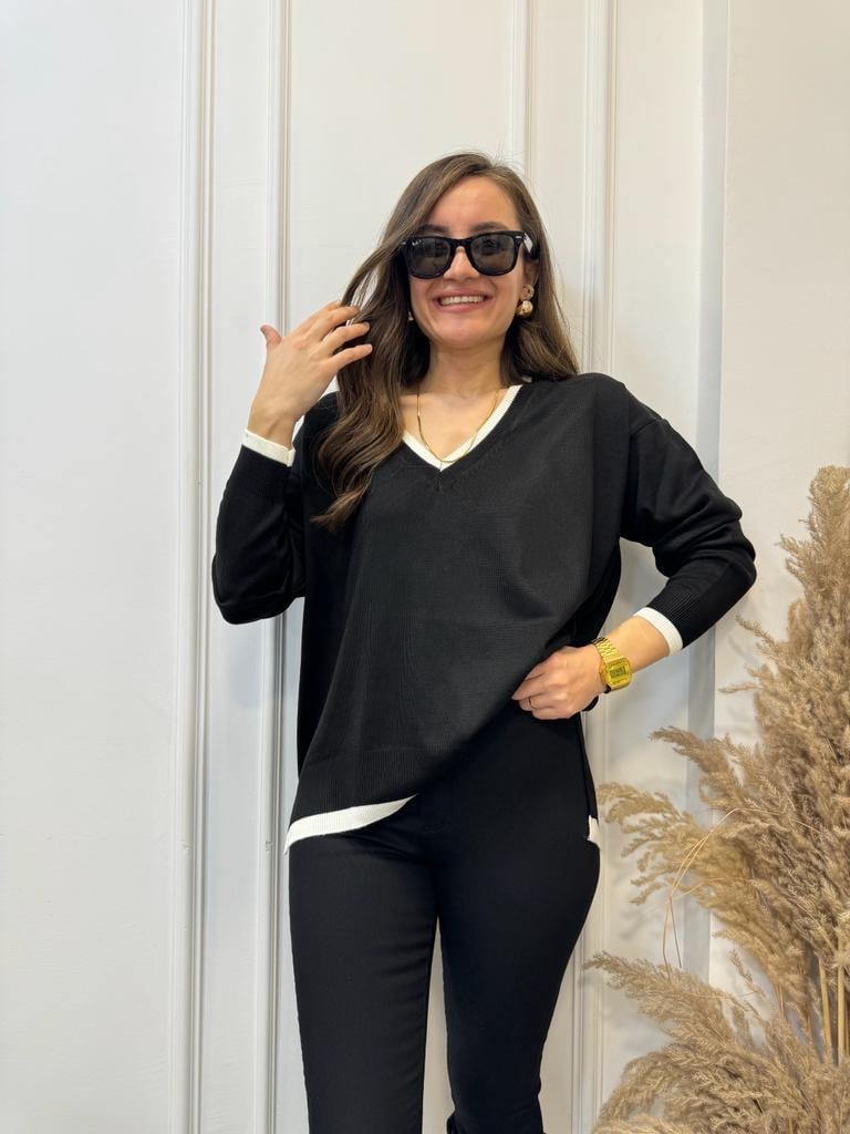 Siyah V Yaka Beyaz Şeritli Triko Bluz 3743