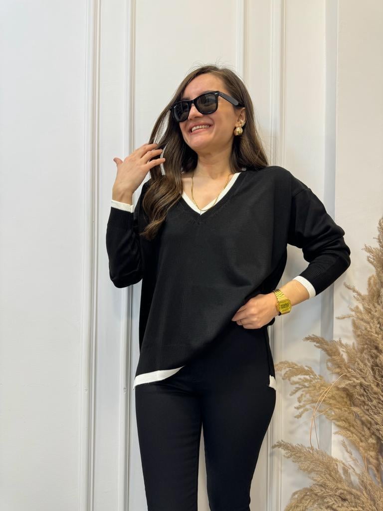 Siyah V Yaka Beyaz Şeritli Triko Bluz 3743