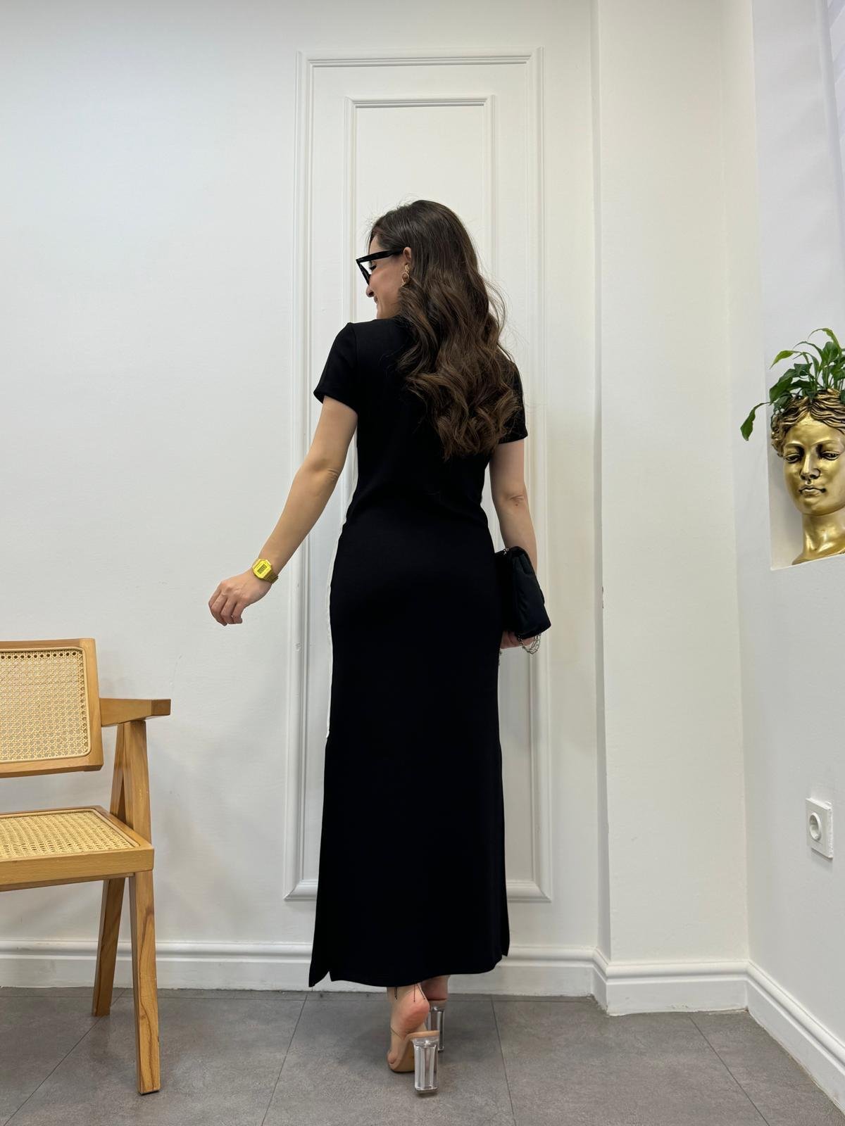 Siyah V Yaka Beyaz Şeritli Yırtmaçlı Elbise 9054