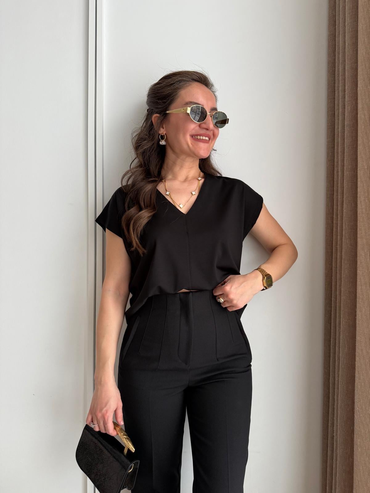 Siyah V Yaka Dikiş Detaylı Bluz 29114
