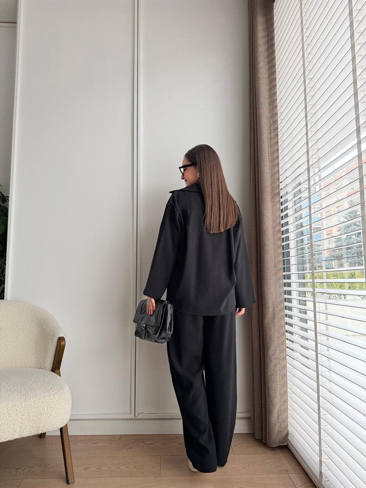 Siyah V Yaka Dikiş Detaylı Tensel Takım 0678